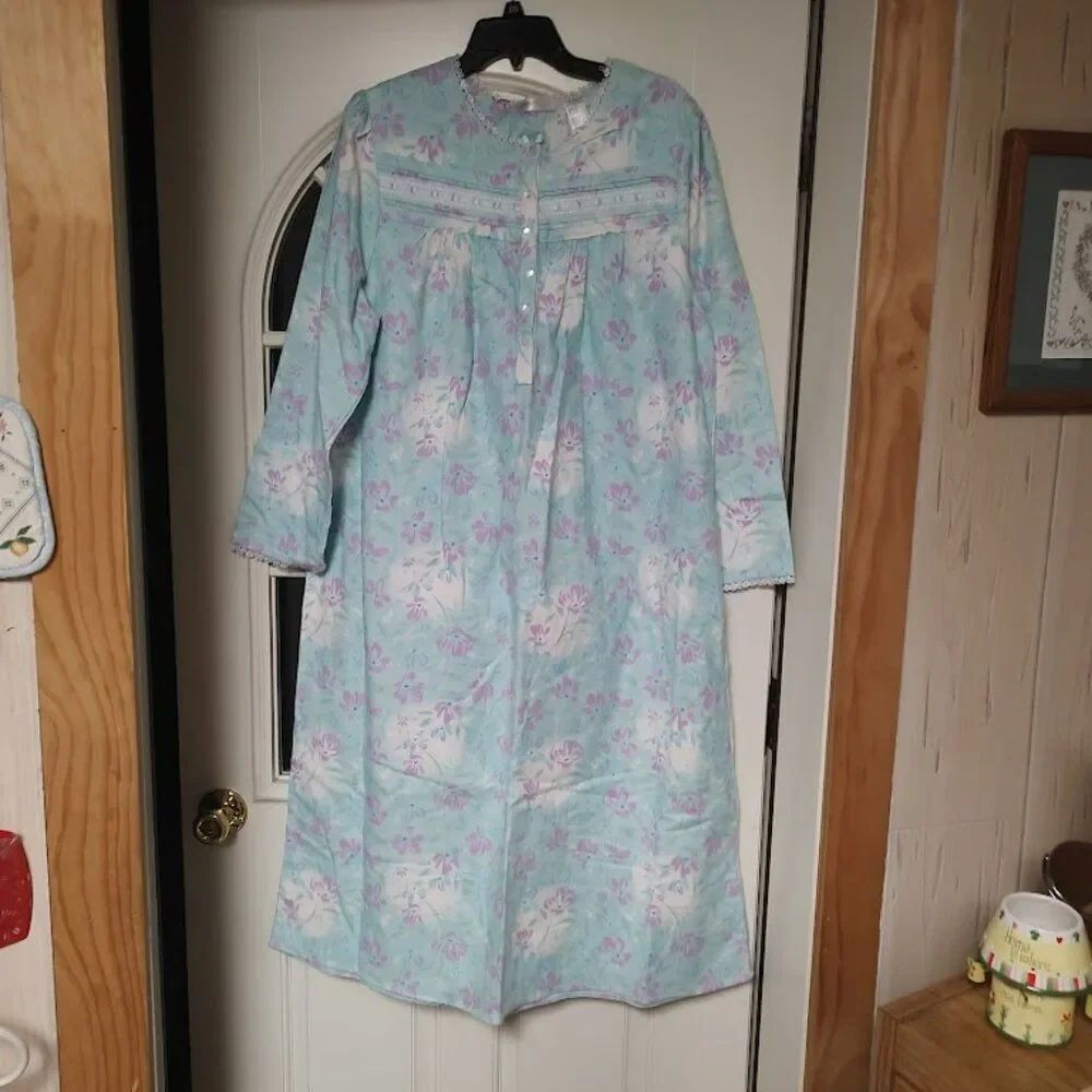 Jasmine Rose Light Blue Flowered Flannel Nightgown Size Women's XL Worn 1 Time